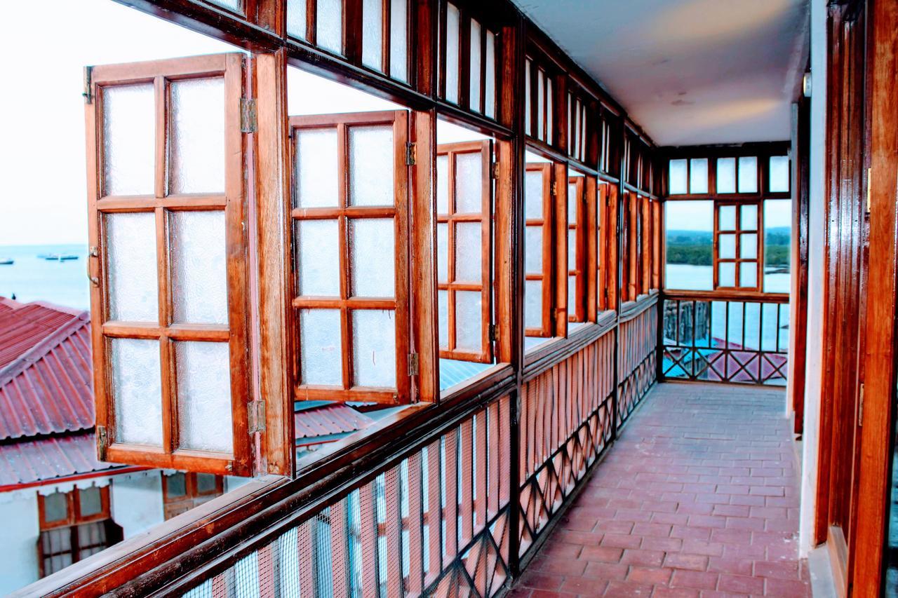 Cubic Hostel *